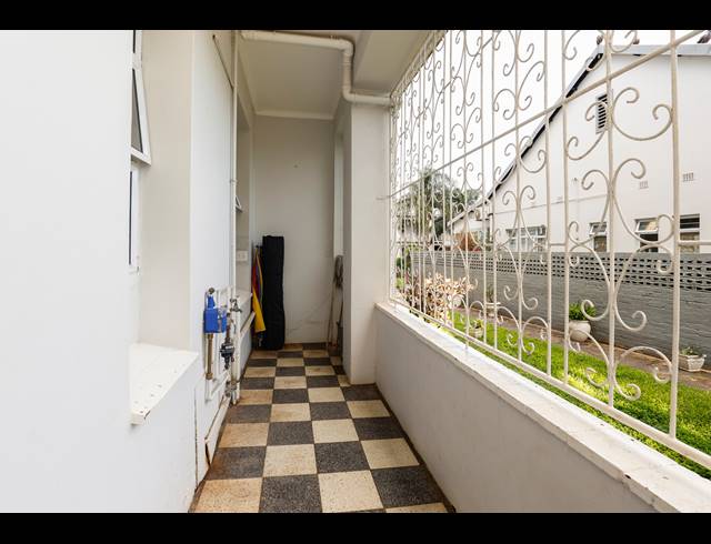 2.5 BEDROOM APARTMENT FOR SALE IN ESSENWOOD